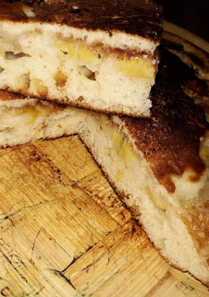 Una foto de TORTA INVERTIDA DE 🍌🍌🍌