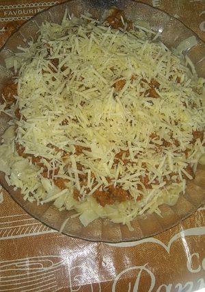 Una foto de Tallarines al huevo, c/ salsa bolognesa, como hacia mi abuela..!!
