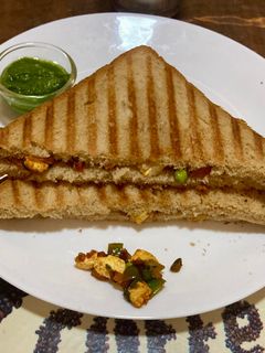 मटर पनीर ग्रिल सैंडविच (matar paneer grill sandwich recipe in Hindi) रेसिपी मुख्य फोटो