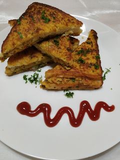 ब्रेड ऑमलेट (bread omelette recipe in marathi) रेसिपी चे मुख्य फोटो 