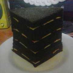 รูปของ Bolu ketan hitam lapis keju
