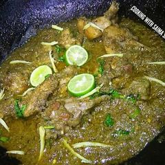 A picture of Hara masala chicken karhai by saima sameer ali #ramadankitayari.