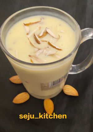 બદામ શેક (Badam Shake Recipe In Gujarati) રેસીપી મુખ્ય ફોટો