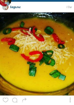 A picture of Spicy pumpkin soup .