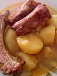 Una foto de Guiso de costillas con patatas