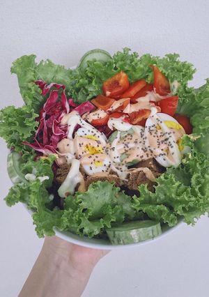Hình của món Salad bánh mì đen 🥗.