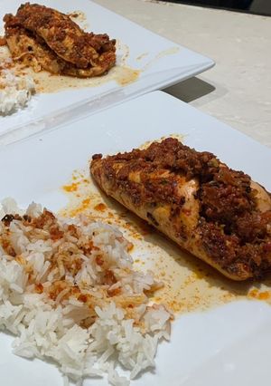 Une photo de Roulades de poulet farcies aux poivrons rouges et chorizo