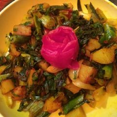 Aloo with Spring Onion A picture of Aloo with Spring Onion.