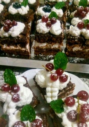 Foto di Dolcetti pan di Spagna e crema Chantilly