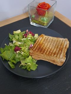 Une photo de Croque Panini Jambon Mozarella et Bleu