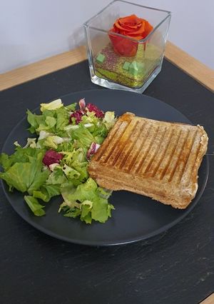 Une photo de Croque Panini Jambon Mozarella et Bleu