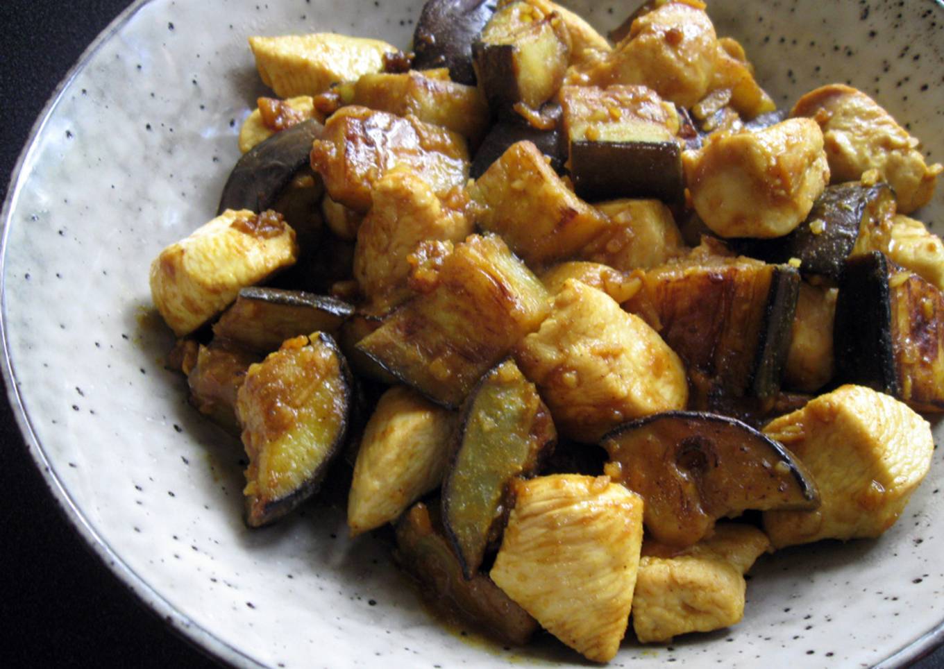 Curry Flavoured Stir-fried Eggplant & Chicken