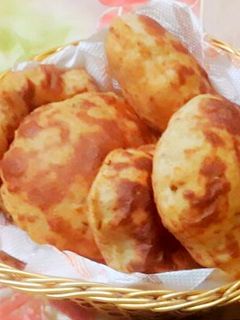 बनाना पूरी रेसिपी मुख्य फोटो