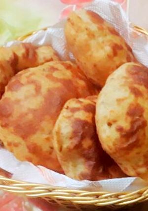 बनाना पूरी रेसिपी मुख्य फोटो