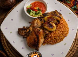 Gambar Jollof Rice with Fried Chicken & Plantain