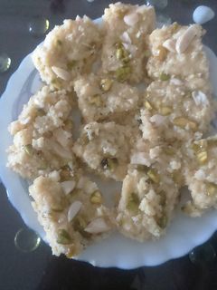 बादाम-पिस्ता कलाकंद (Badaam-Pista Kalakand recipe in hindi) रेसिपी मुख्य फोटो