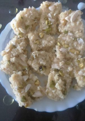 बादाम-पिस्ता कलाकंद (Badaam-Pista Kalakand recipe in hindi) रेसिपी मुख्य फोटो