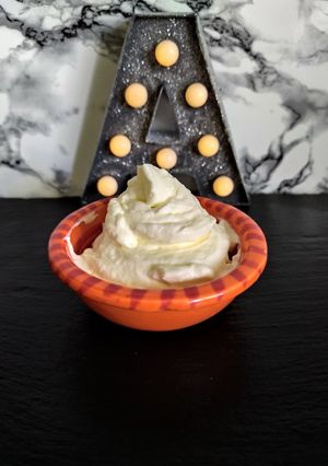 Une photo de Chantilly à la crème fraîche