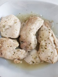 Una foto de Pollo troceado al horno con zumo de lima/limón