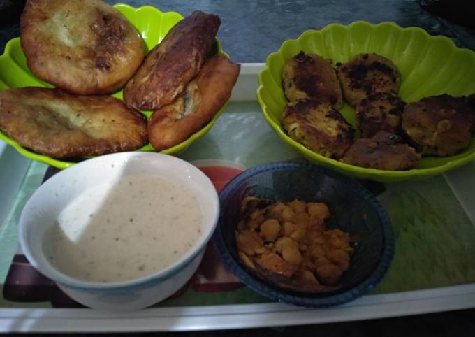 Kanpur ki famous kabab samose with raita