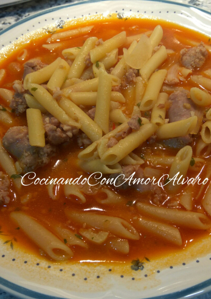 Una foto de Macarrones con salchichas frescas