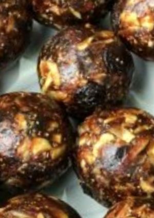 A picture of Khajur Ladoo.