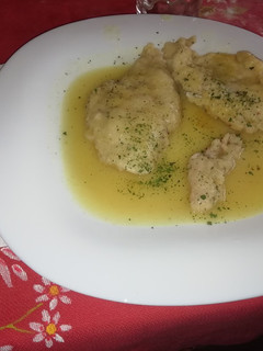Una foto de Pechugas de pollo en salsa de cebolla