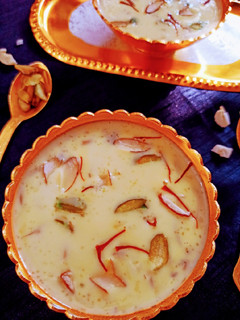 कश्मीरी फिरनी (kashmiri Phirni recipe in Hindi) रेसिपी मुख्य फोटो