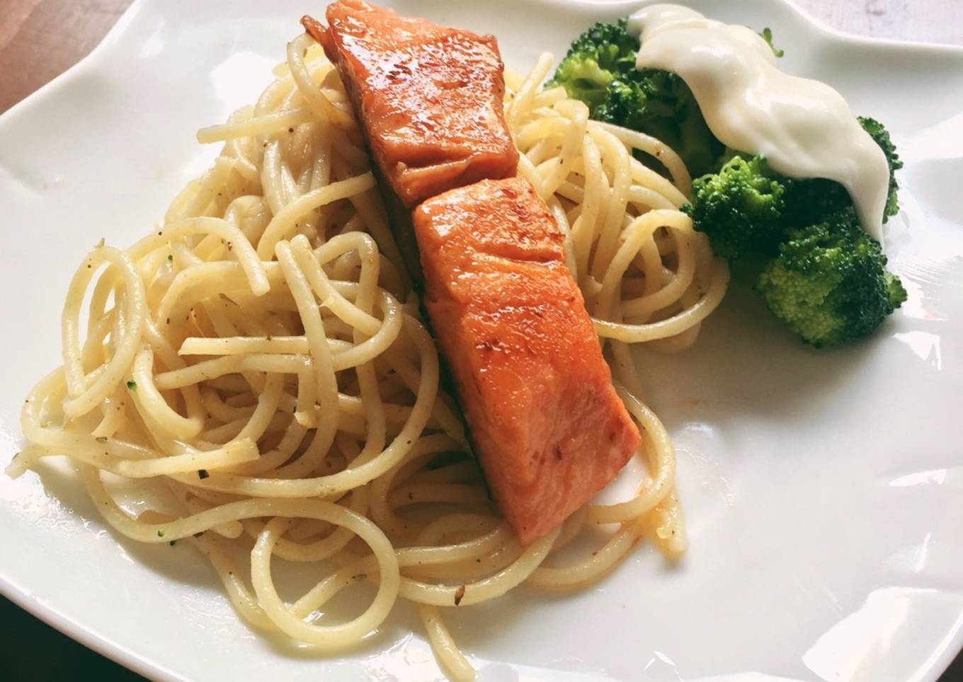 Spaghetti Aglio E Olio with Honey Glazed Salmon