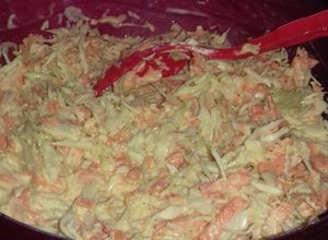 Una foto de Ensalada tipo KFC