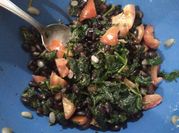Una foto de poroto negro ensalada