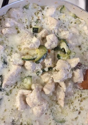 Tejszínes csirkemell cukkinivel 🐔 recept fotója