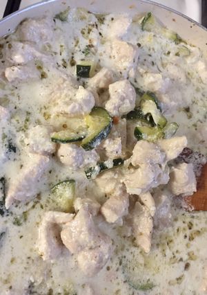 Tejszínes csirkemell cukkinivel 🐔 recept fotója