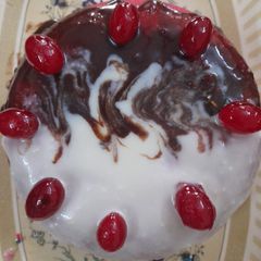 A picture of Eggless Microwave Red Velvet Cake.