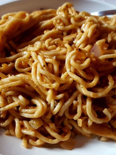 Φωτογραφία της συνταγής Νούντλς (noodles) με μανιτάρια και κόκκινη σάλτσα