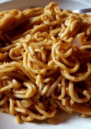 Φωτογραφία της συνταγής Νούντλς (noodles) με μανιτάρια και κόκκινη σάλτσα