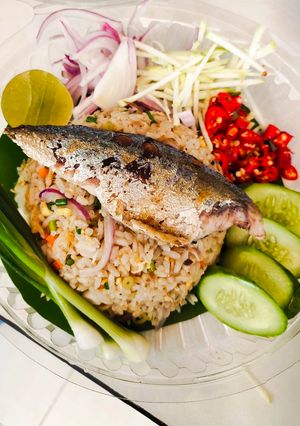 รูปของ ข้าวผัดปลาทูทรงเครื่อง🥢