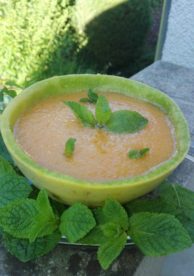 Una foto de Sopa fría de melón