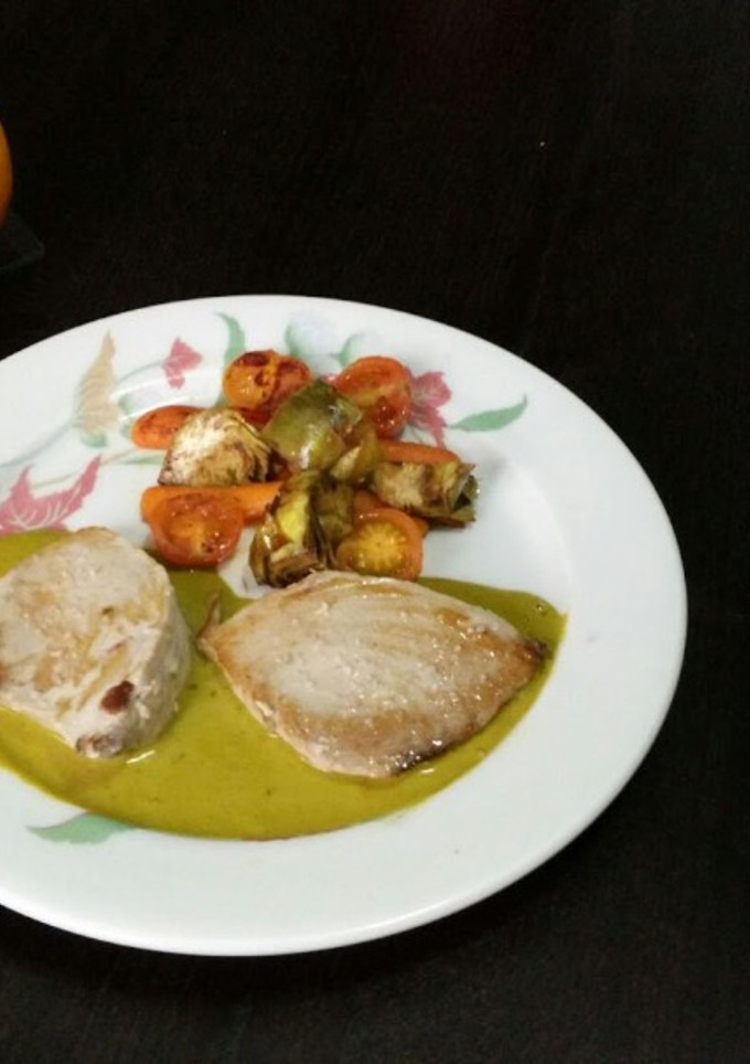 Una foto de Atún a la plancha sobre crema de ortiguillas