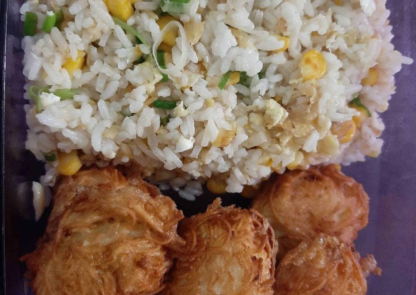 Nasi goreng putih & Bola-bola mie sua ayam goreng