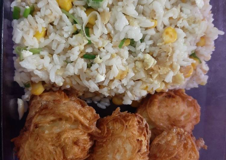 Resep Nasi goreng putih &amp; Bola-bola mie sua ayam goreng Enak Banget