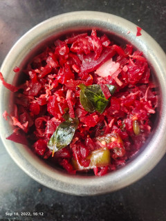 பீட்ரூட் பொரியல்(beetroot poriyal recipe in tamil) செய்முறை முக்கிய புகைப்படம்