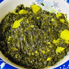 A picture of Arabic Spinach with Potatoes.
