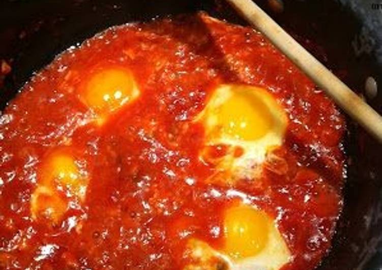 Bagaimana Membuat Eggs In Hell, Menggugah Selera