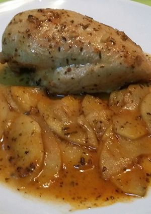 Foto principal de Pollo a las finas hierbas con manzana