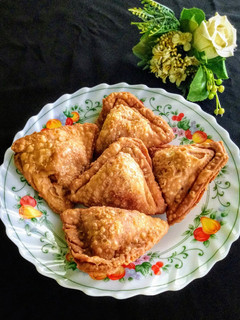 மினி சமோசா (Mini Samosa Recipe in Tamil) செய்முறை முக்கிய புகைப்படம்