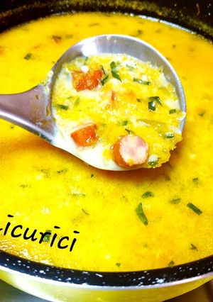 O poză a rețetei Ciorbă de dovleac cu afumătură, dreasă cu kefir.