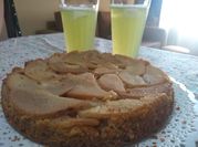 Una foto de torta de peras saludable
