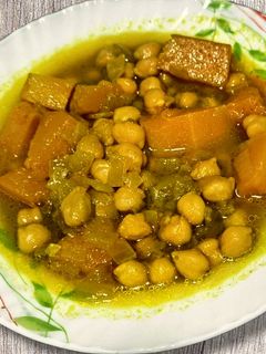 Una foto de Garbanzos con calabaza