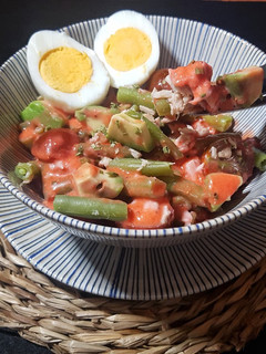 Una foto de Ensalada de judías verdes, cherry y vinagreta de fresa